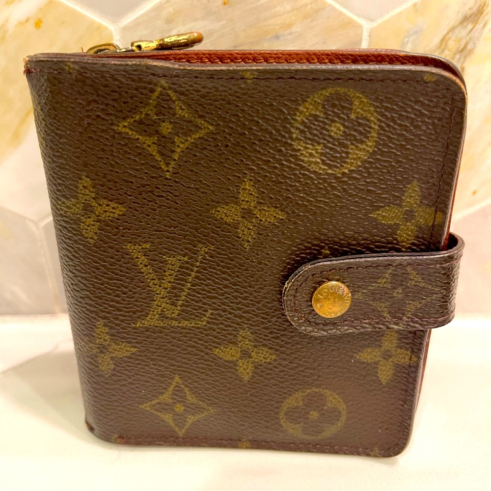 Authentic Vintage Louis Vuitton Zippy Monogram Compact Wallet MI1001
